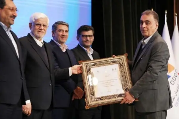 هلدینگ «ومعادن» به عنوان رتبه اول از نظر شاخص فروش یکصد شرکت برتر کشور معرفی شد
