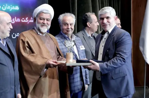 بانک رفاه کارگران به عنوان بانک برتر در حمایت از صنعت ساختمان معرفی و مورد تقدیر قرار گرفت
