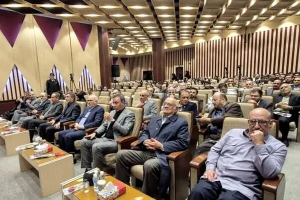 برگزاری مراسم گرامیداشت ولادت حضرت علی(ع) و روز پدر در بیمه ایران
