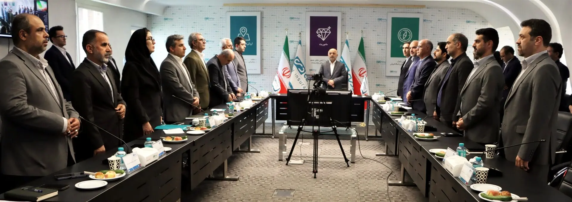 آغاز فصل جدید صنعت بیمه با نقش آفرینی بیمه دی
