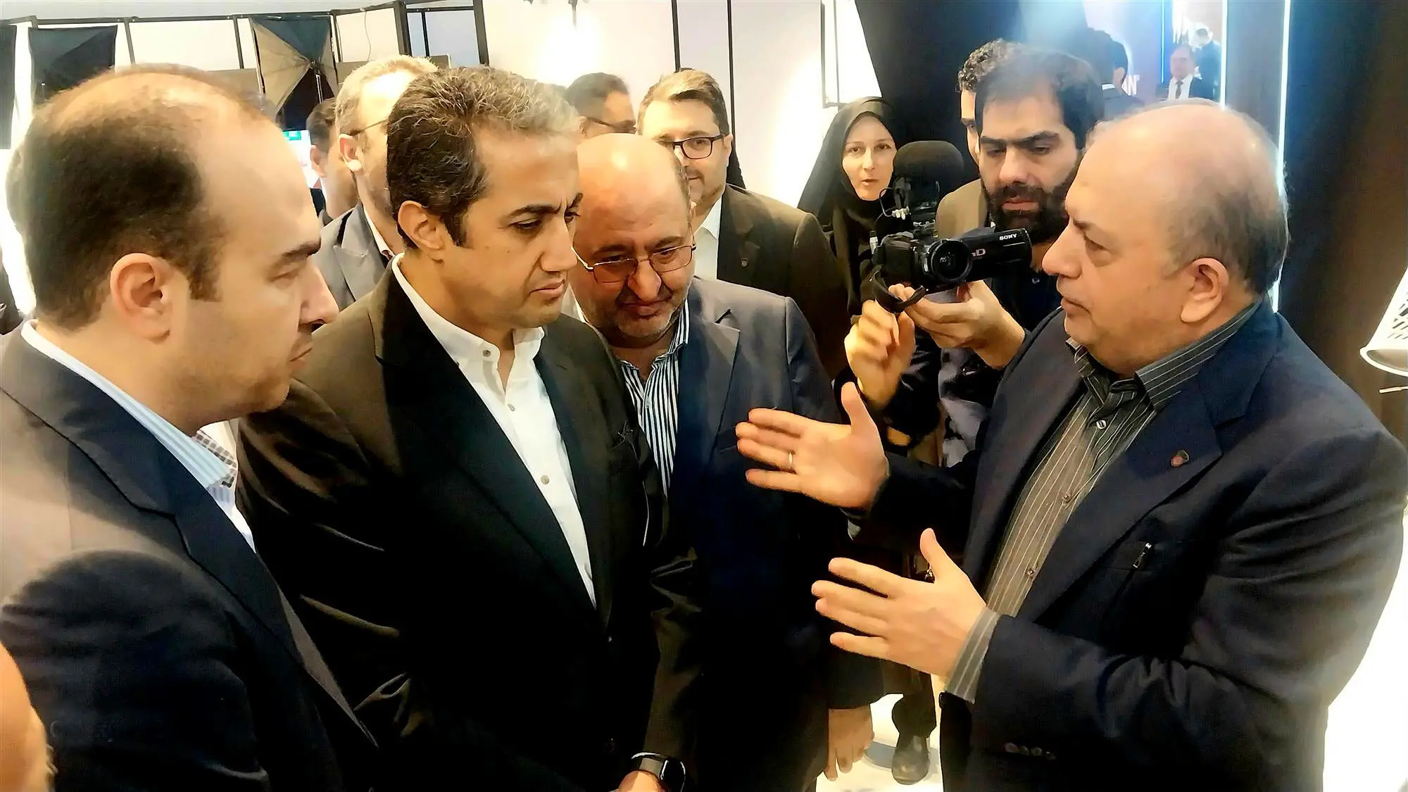 بازدید رییس هیات عامل ایمیدرو از غرفه ذوب آهن اصفهان در متافو
