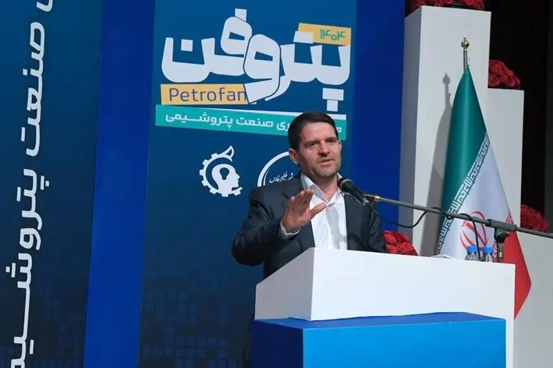 ۹۵ درصد تجهیزات ثابت پتروشیمی بومی‌سازی شد/ لزوم ورود فناوری ایرانی برای بومی‌سازی تجهیزات خارجی
