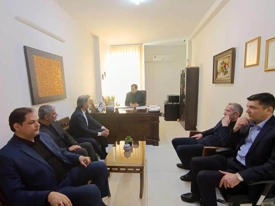 بازدید سرزده مدیرعامل از نمایندگی‌های بیمه آسیا؛ مسائل و مشکلات نمایندگان از نزدیک بررسی شد
