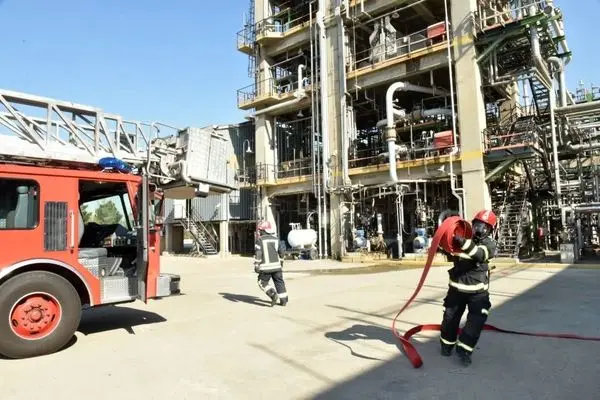 رزمایش پدافند شیمیایی با محوریت مقابله با آتش‌سوزی در پتروشیمی تبریز
