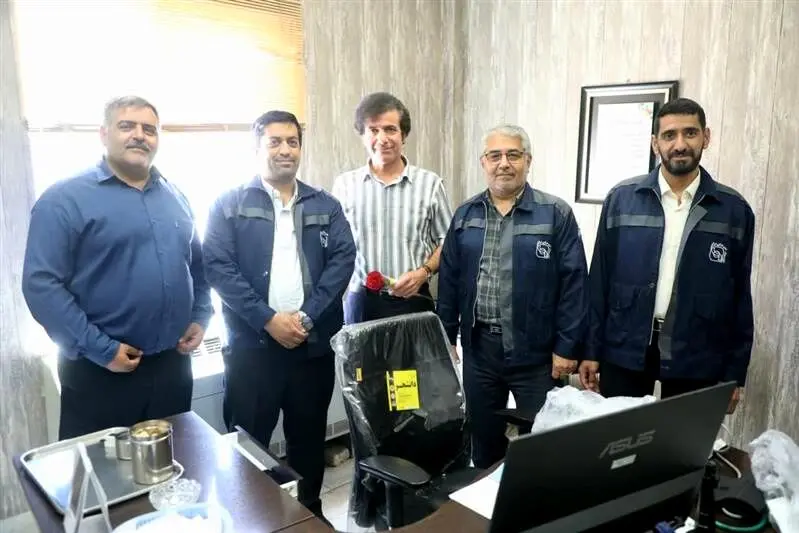 تجلیل مدیر روابط عمومی شرکت سنگ‌آهن مرکزی ایران، بافق از پزشکان بهداری آهن‌شهر
