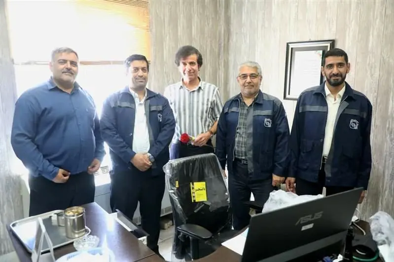 تجلیل مدیر روابط عمومی شرکت سنگ‌آهن مرکزی ایران، بافق از پزشکان بهداری آهن‌شهر
