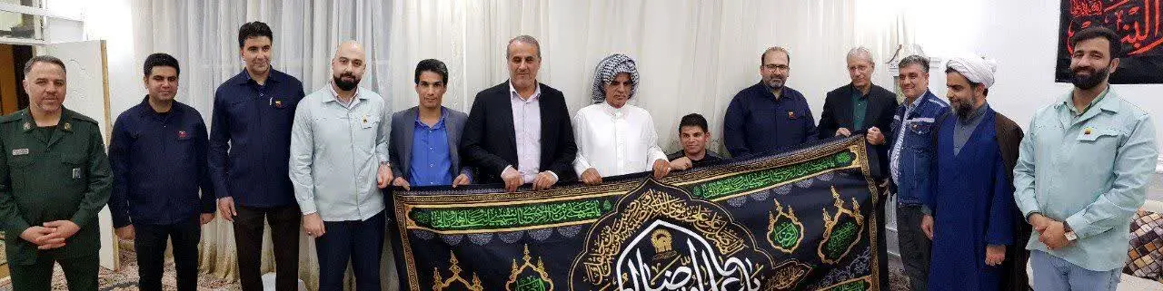 هدیه رئیس هیات مدیره و مدیرعامل شرکت فولاد خوزستان به صادق بیت‌سیاح
