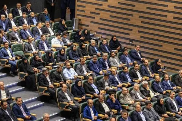 برگزاری مراسم قرعه‌کشی نخستین جشنواره اصناف در بانک سپه
