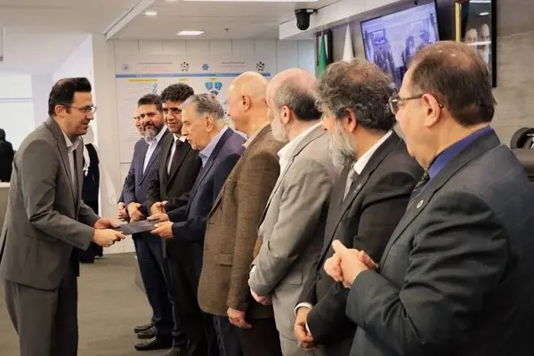 نشان افتخار جشنواره ملی بهره‌وری برای «دی‌دار»/ بیمه دی بر سکوی نخست تحول دیجیتال