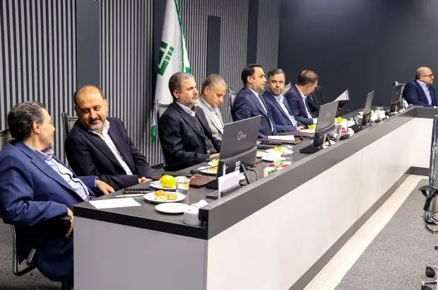 برگزاری آیین تجلیل از مدیران عامل سابق شرکت‌های بیمه در جلسه شورای عمومی سندیکای بیمه‌گران ایران
