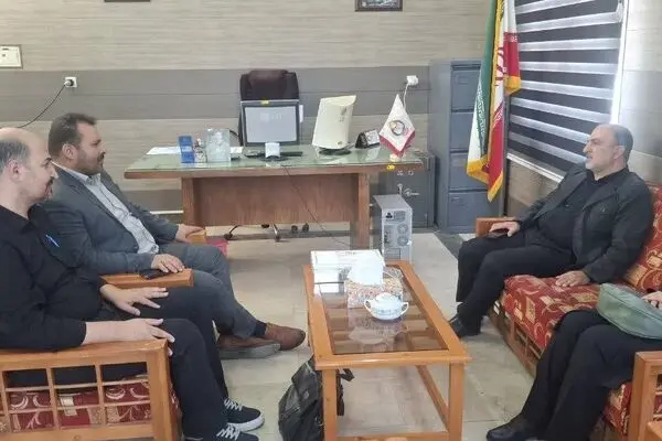 برگزاری نشست مشترک بیمه دی  ، با دبیر کانون رانندگان کشور در پایانه بار زنجان 