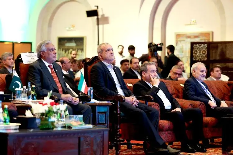 آینده را دیگران برای ما نخواهند ساخت
