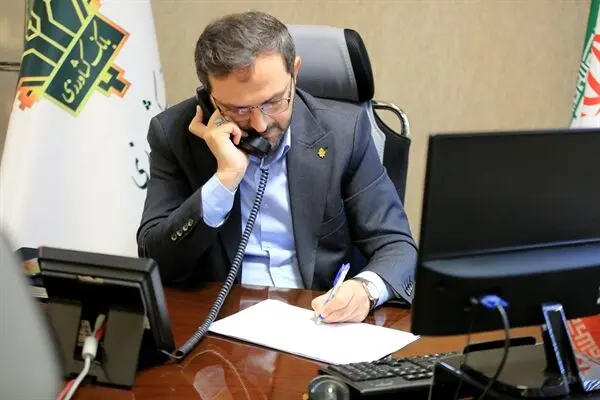 گفت و گوی بی‌واسطه متقی‌نیا با مشتریان و کارکنان بانک کشاورزی
