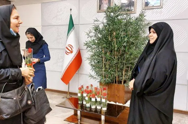 مراسم بزرگداشت روز زن در بیمه معلم برگزار شد

