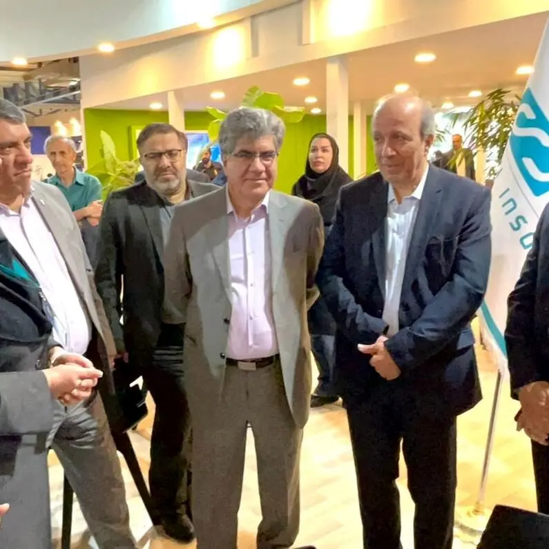 بازدید مشاور مدیرکل درمان بنیاد شهید از غرفه بیمه دی
