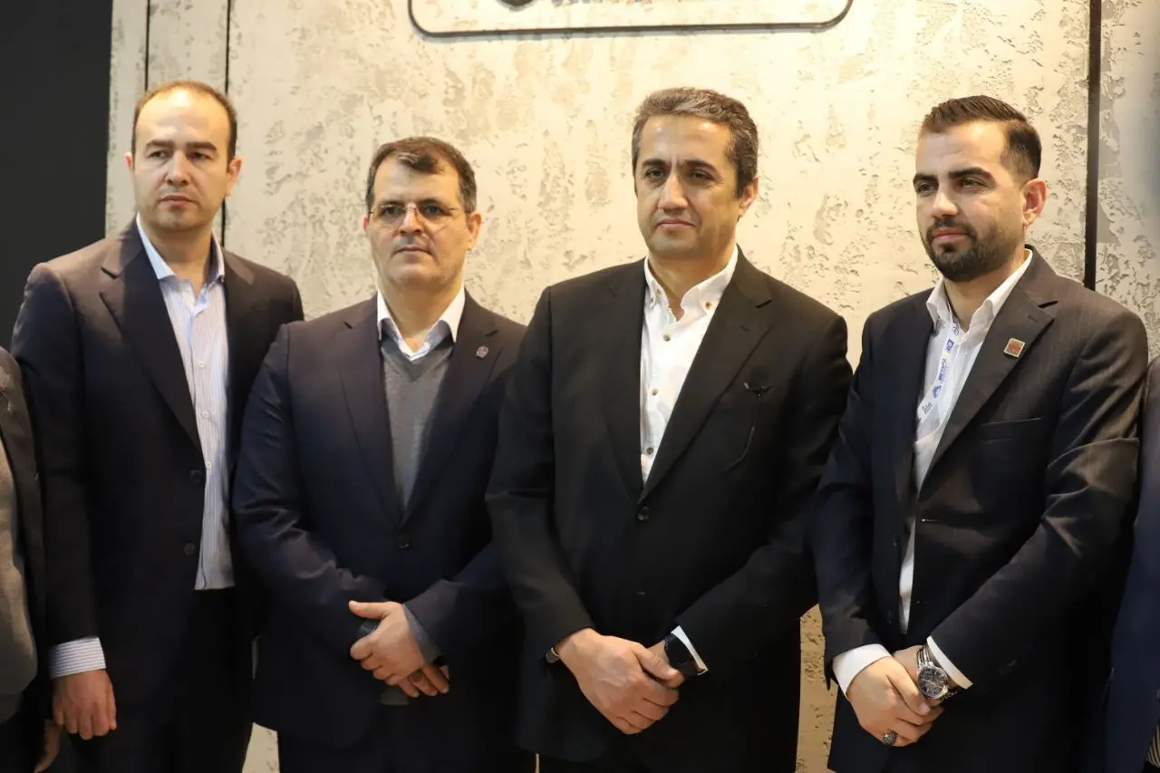 بازدید معاون وزیر صمت از غرفه فولاد اکسین خوزستان در نخستین روز از نمایشگاه ایران متافو۲۰۲۴
