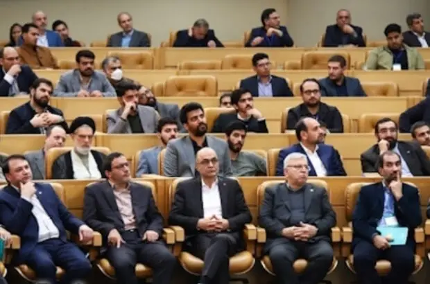 حضور مدیر عامل و اعضای هیأت مدیره بانک ملت در همایش اقتصاد ایران

