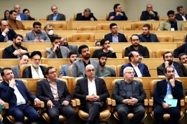 حضور مدیر عامل و اعضای هیأت مدیره بانک ملت در همایش اقتصاد ایران
