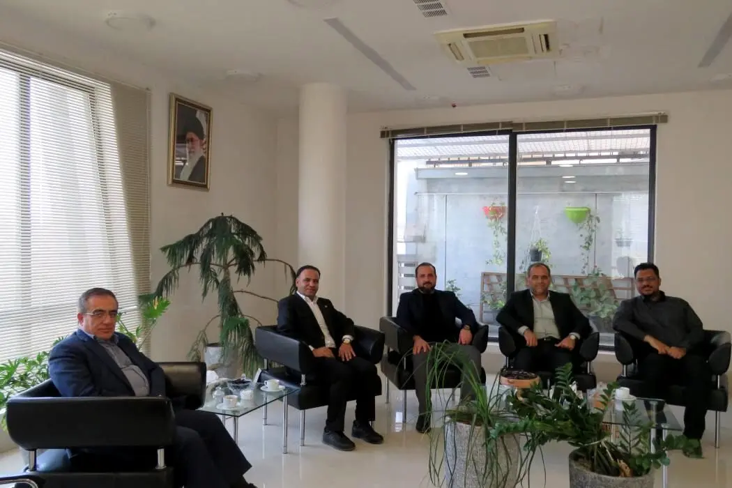 سرپرست معاونت حقوقی و وصول مطالبات بانک صنعت و معدن از مدیریت استانی این بانک بازدید کرد
