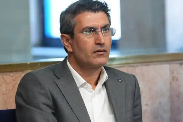 بانک سینا با بهره‌گیری از تمامی ظرفیت‌های مالی و اعتباری خود، حمایت از بخش صنعت را در اولویت قرار داده است
