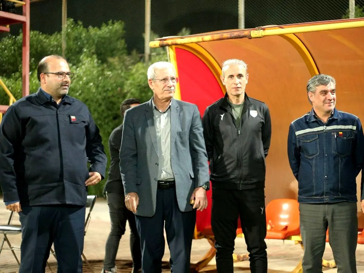 مدیرعامل شرکت فولاد خوزستان به تماشای بازی تدارکاتی تیم فولاد رفت
