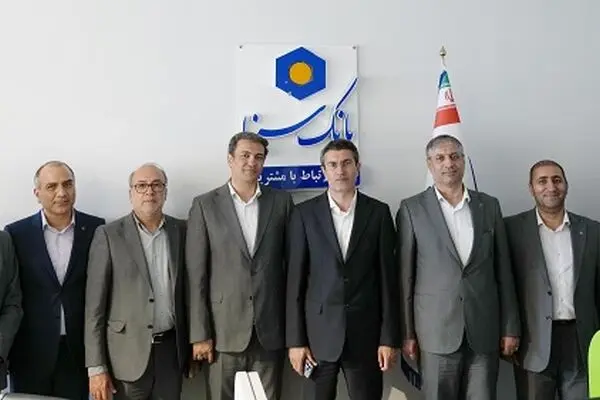 بازدید مدیرعامل بانک سینا از مرکز ارتباط مشتریان؛ تأکید بر تقویت سرمایه انسانی و ارتقای کیفیت پاسخگویی

