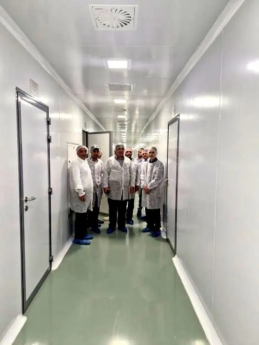 بازدید مدیران بانک صنعت و معدن از شرکت داروسازی کیمیا زیست پارسیان در استان زنجان
