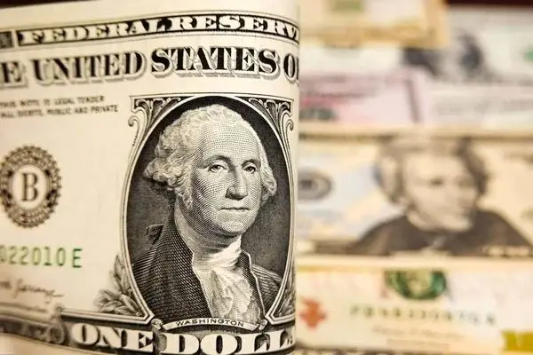 ارزش دلار روی کاغذ کمتر از 100 هزار تومان است! / سناریوی ۱۲۰ هزار تومانی قیمت دلار تا پایان سال