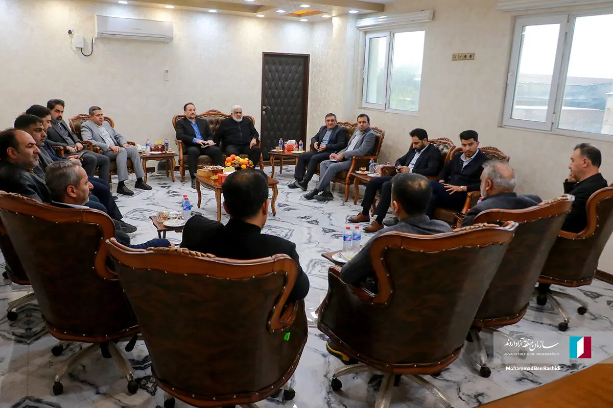 نشست هم‌اندیشی صنعتگران و فعالان اقتصادی آبادان با مدیرعامل سازمان منطقه آزاد اروند
