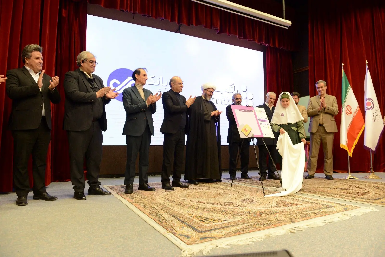 جشن دستیابی جهش و بانکیدو بانک ایران زمین به ۵۰۰ هزار کاربر برگزار شد
