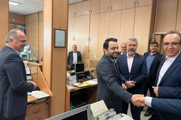 ​بازدید سرزده مدیرعامل بانک صادرات ایران از روند خدمت‌رسانی شعب بانک
