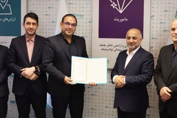 تجلی شایسته‌سالاری در بیمه دی/ برترین‌های شبکه فروش در سال ۱۴۰۴ معرفی شدند