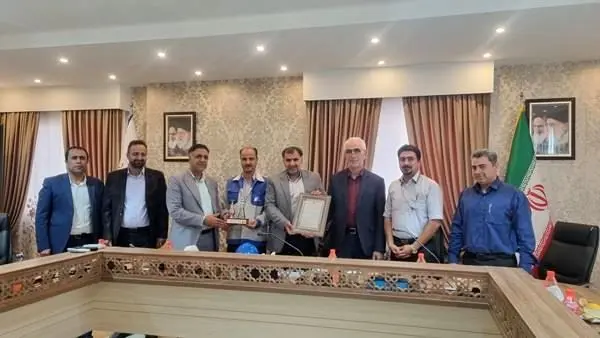 تقدیر از شرکت فولاد امیرکبیر کاشان جهت همکاری در مدیریت مصرف برق در کاشان