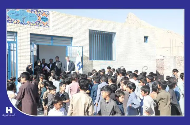 نواختن زنگ مدارس سیستان و بلوچستان همراه با هدیه دانش‌آموزی سپهری
