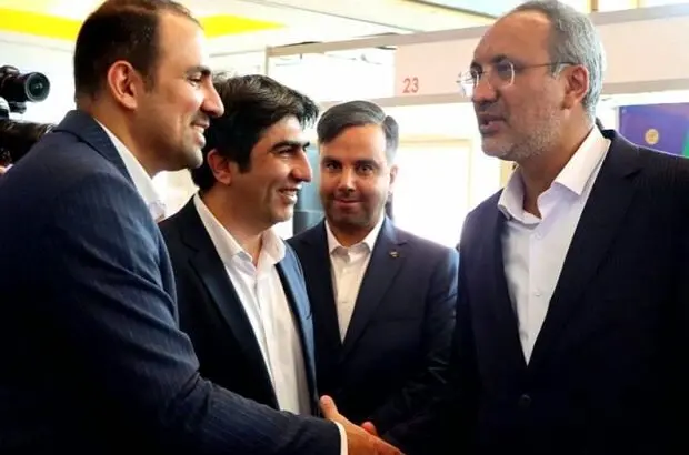 بازدید رئیس‌کل بیمه مرکزی جمهوری اسلامی از غرفه بیمه دی در همایش “بیمه و توسعه”
