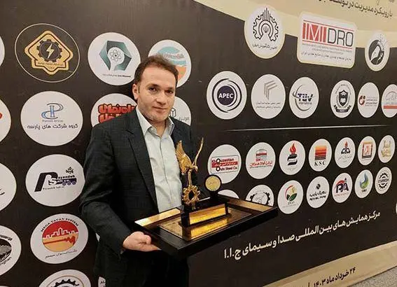 نشان مدیر موفق سال برای مجموعه شرکت فولاد اکسین خوزستان
