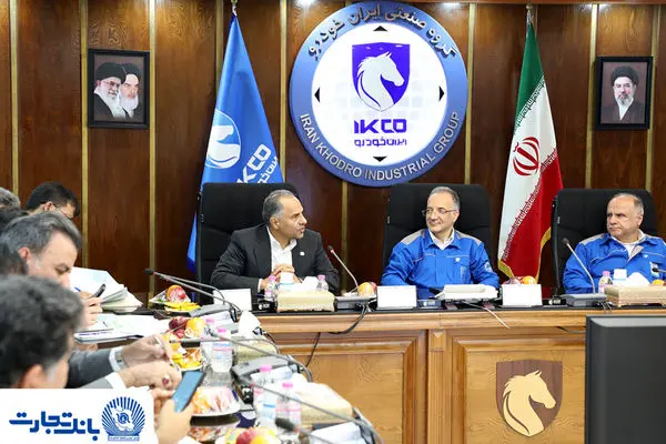 دکتر اخلاقی: بانک تجارت در کنار صنعت خودروسازی کشور ایستاده است
