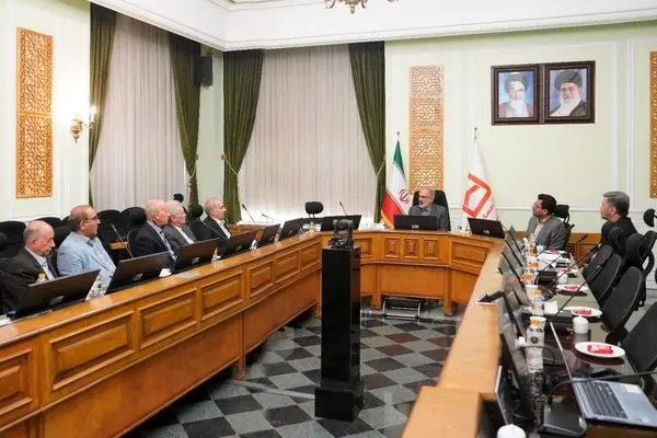 دکتر خورسندیان: تجارب بازنشستگان، چراغ راه پیشرفت بانک است
