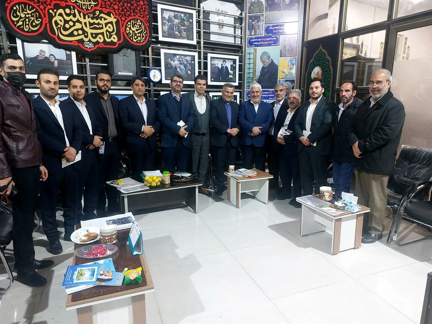 ادای احترام کارکنان اموال تملیکی به مقام شهید سلیمانی
