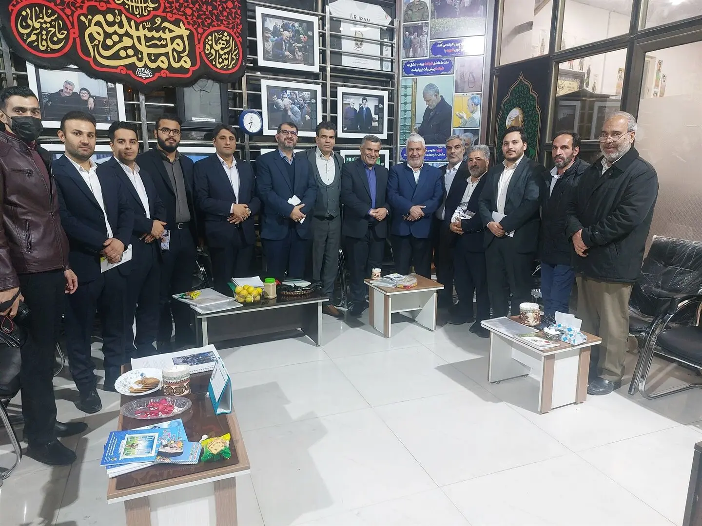 ادای احترام کارکنان اموال تملیکی به مقام شهید سلیمانی
