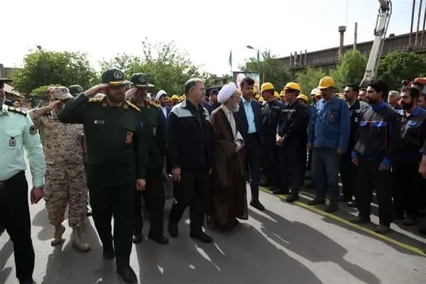 صبحگاه کارگری همراه با تحویل ۸ سری جهیزیه، ۱۳۵ بسته معیشتی و افتتاح یک باب منزل برای نیازمندان
