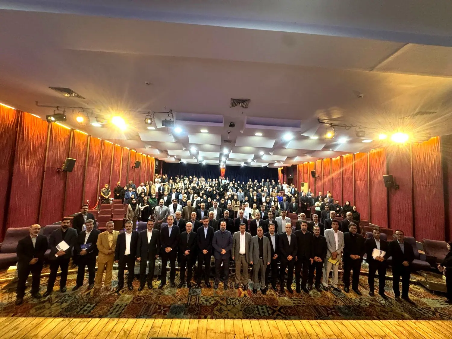 گردهمایی شبکه فروش استان تهران با حضور مدیرعامل بیمه دانا برگزار شد