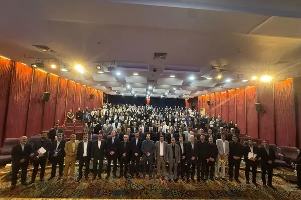 گردهمایی شبکه فروش استان تهران با حضور مدیرعامل بیمه دانا برگزار شد