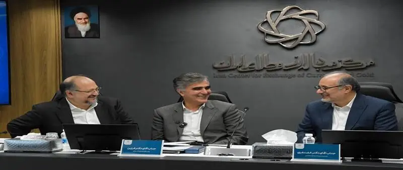 بانک مرکزی مسیر تأمین مالی یک‌میلیارددلاری پتروشیمی‌ها را هموار کرد/تأمین مالی ۵۰۰ میلیون‌دلاری از محل ارزهای صادراتی شرکت‌های هلدینگ خلیج‌فارس با پیش‌فروش ارز صادراتی
