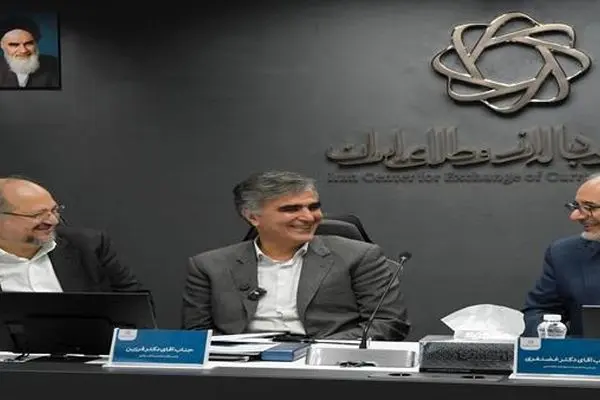 بانک مرکزی مسیر تأمین مالی یک‌میلیارددلاری پتروشیمی‌ها را هموار کرد/تأمین مالی ۵۰۰ میلیون‌دلاری از محل ارزهای صادراتی شرکت‌های هلدینگ خلیج‌فارس با پیش‌فروش ارز صادراتی
