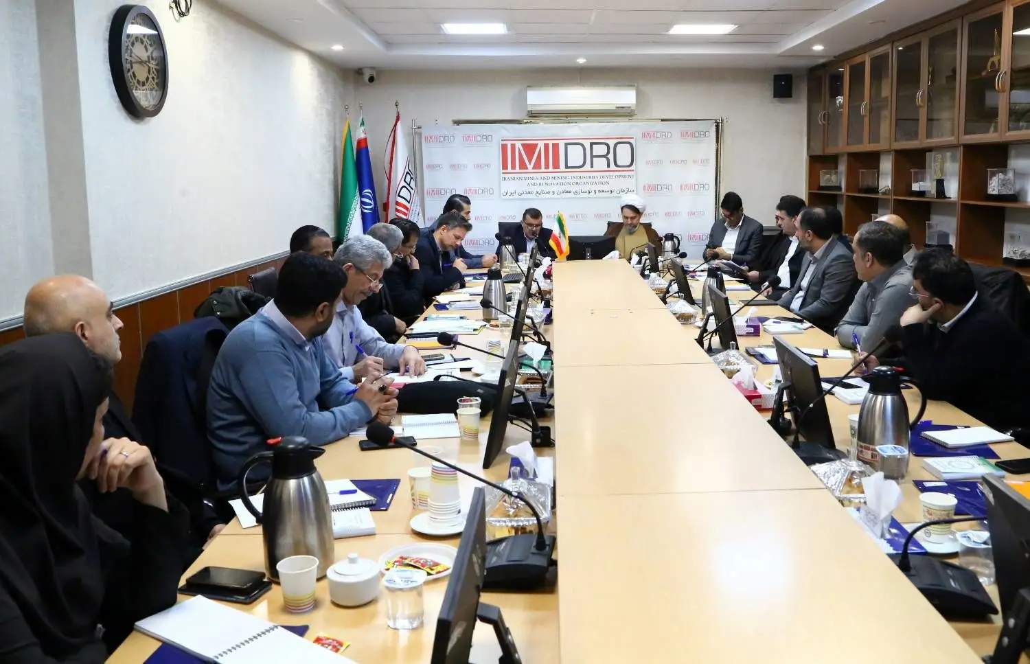 برگزاری نشست مشاوران و هماهنگ کنندگان امور ایثارگران معدن و صنایع معدنی در ایمیدرو
