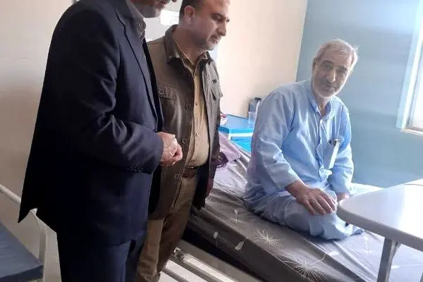 عیادت مدیر بیمه دی زنجان از جانبازان اعصاب روان
