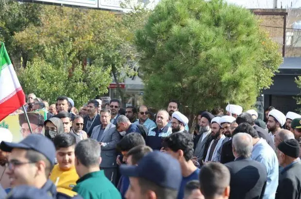  حضور تلاشگران ذوب آهن اصفهان در اجتماع و راهپیمایی ۱۳ آبان
