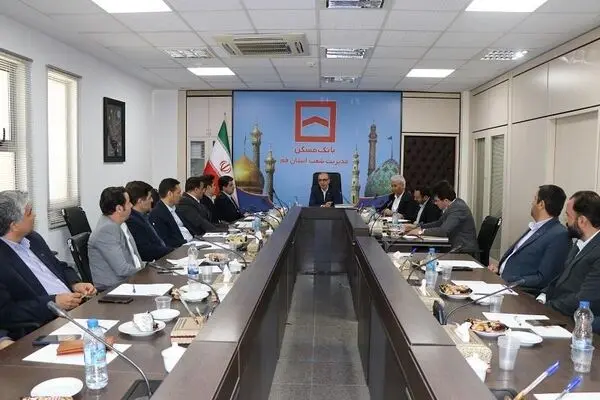 مدیر امور شعب منطقه شرق کشور: معیشت کارکنان از اولویت های مدیران ارشد بانک است
