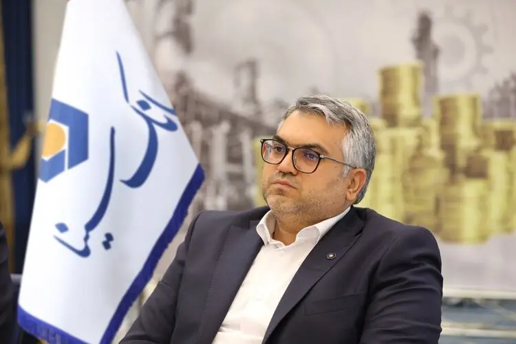 با جلب اعتماد مشتریان، از بانکداری رایج به سمت بانکداری متمایز و نوآور حرکت کنیم
